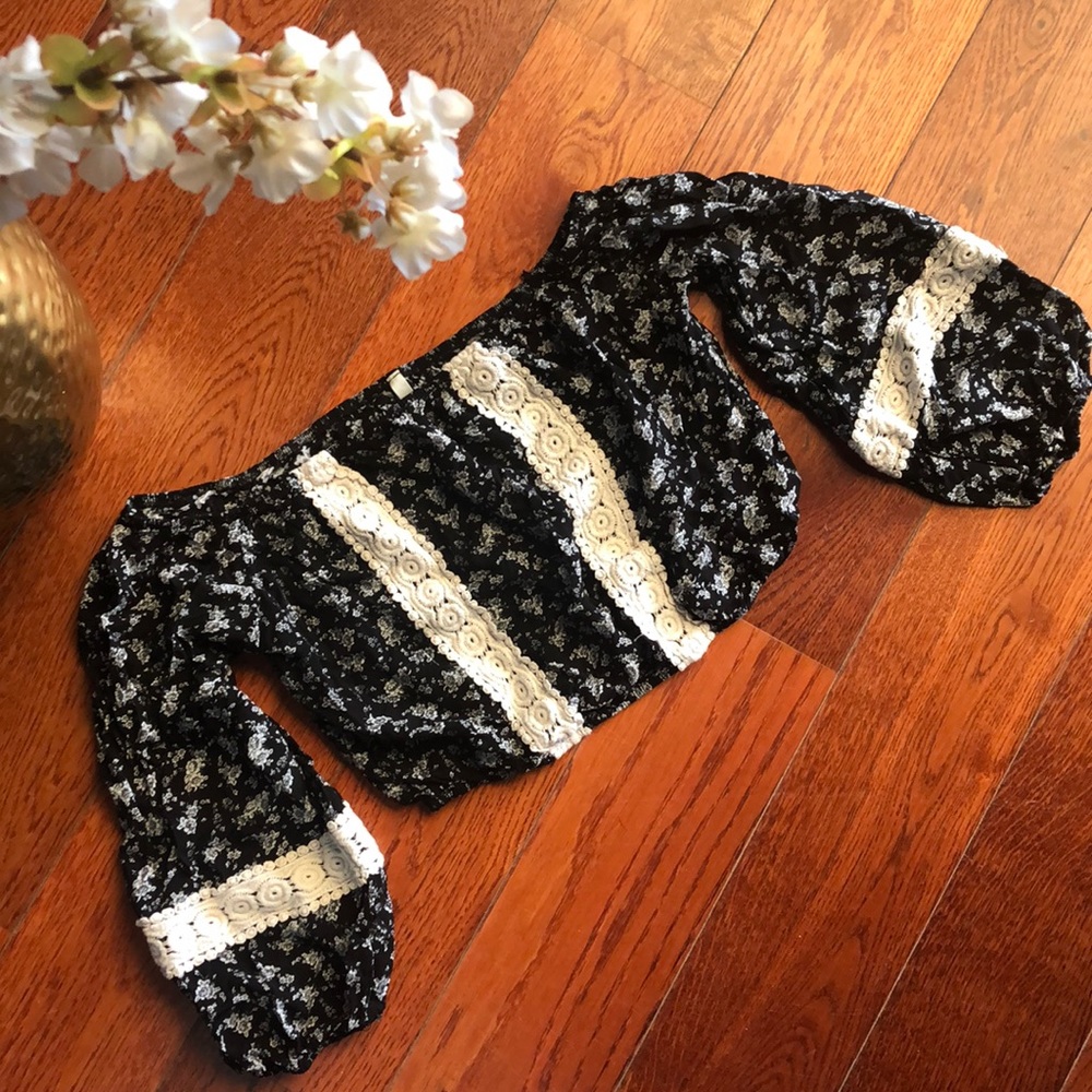 Small crop top blouse